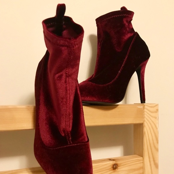 Velvet plum sock booties - Picture 2 of 3